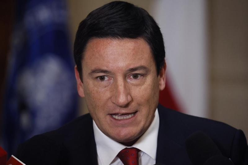 Aton- Senador Arturo Squella (P. Rep)