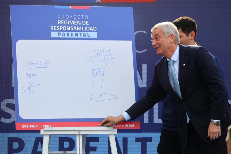 Aton- Kast firmó el proyecto en la Municipalidad de Independencia