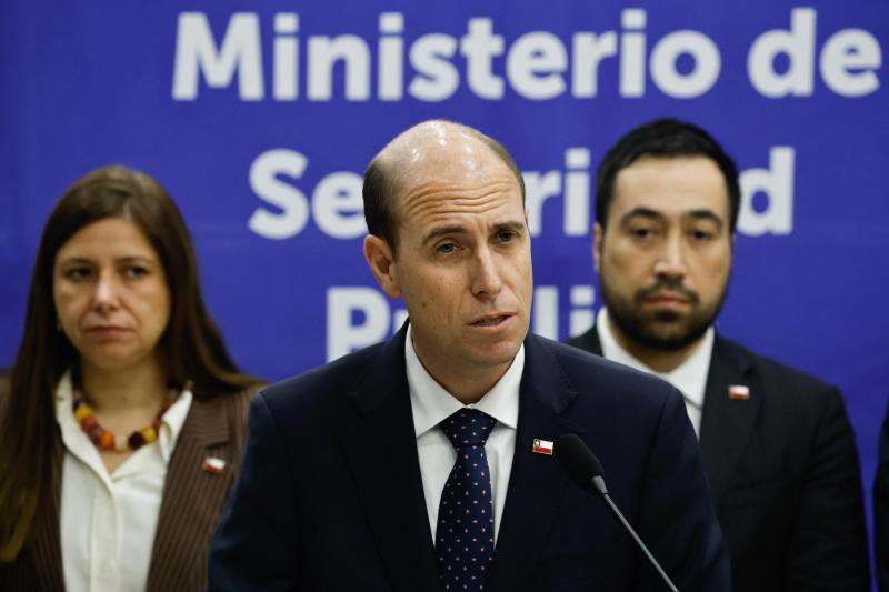 Ministro Arrau anuncia nuevas medidas en la frontera - Aton