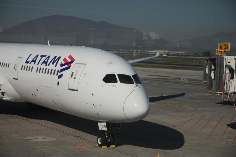 Vuelo de Latam regresó a Puerto Montt tras choque con aves - Aton