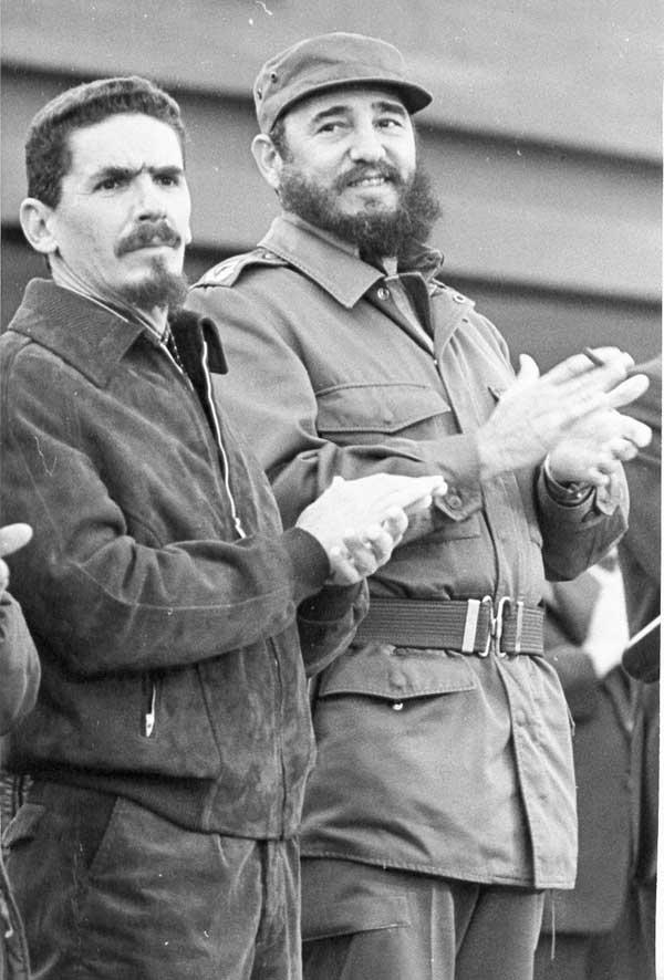 Ramiro Valdés junto a Fidel Castro - X