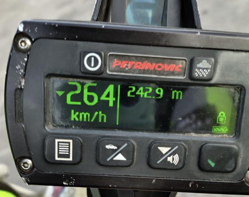 Carabineros - Detienen a conductor que circulaba a 264 km/h en Costanera Norte