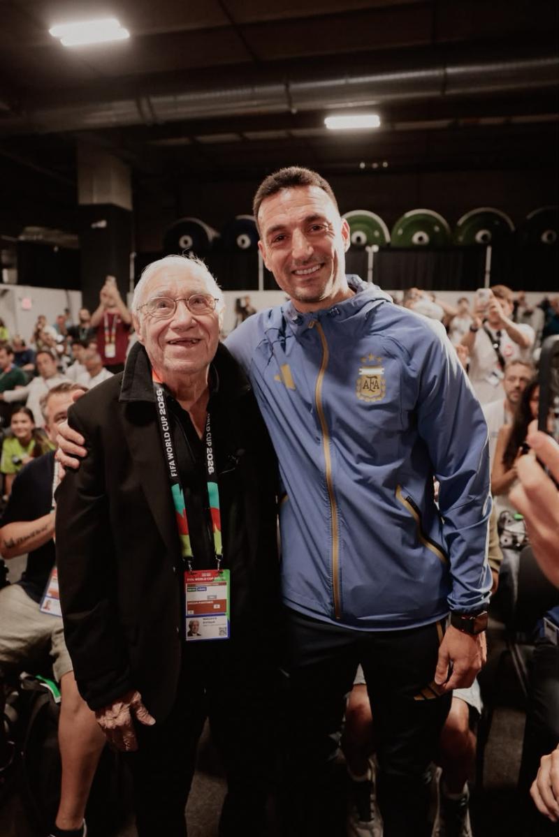 ¿Quién es Enrique Macaya Márquez? El periodista de 91 años que está cubriendo su Mundial número 18 - X Selección Argentina