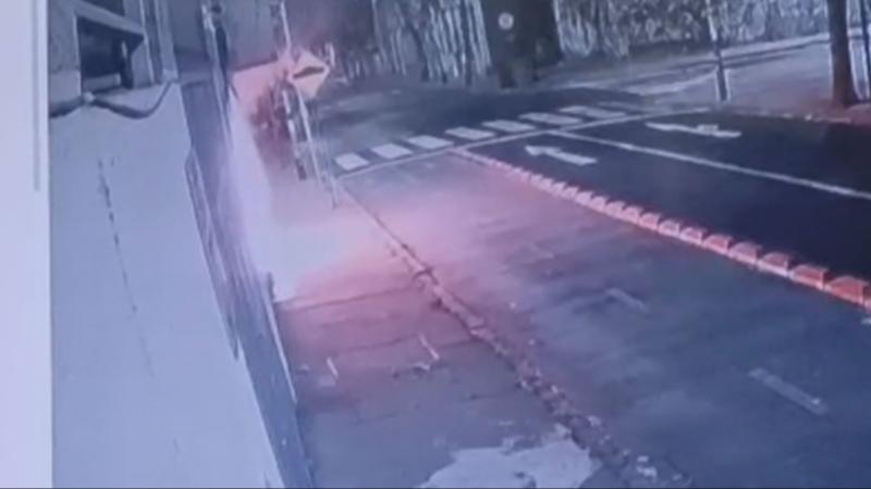 Detienen sujeto que provocó incendio en departamento de Santiago Centro - T13