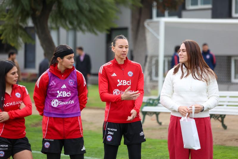 Natalia Duco con La Roja Femenina - FFCh