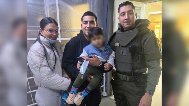Gentileza - Carabineros salva a niño que sufrió asfixia en Plaza Baquedano