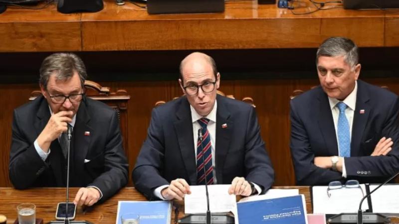 Arrau informa que presos ya están usando overoles amarillos y azules y entrega plan de seguridad con 65 tareas