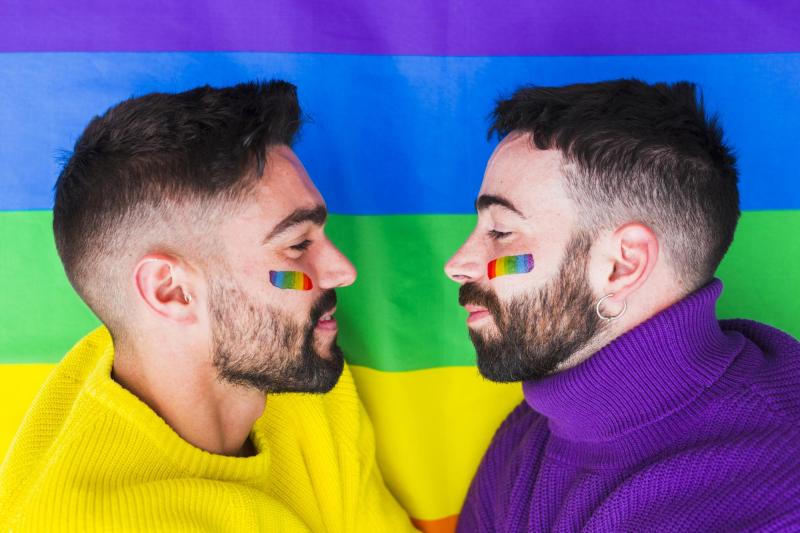 Freepik - Venezuela investiga a policías que retuvieron a una treintena de hombres en local LGBTIQ+