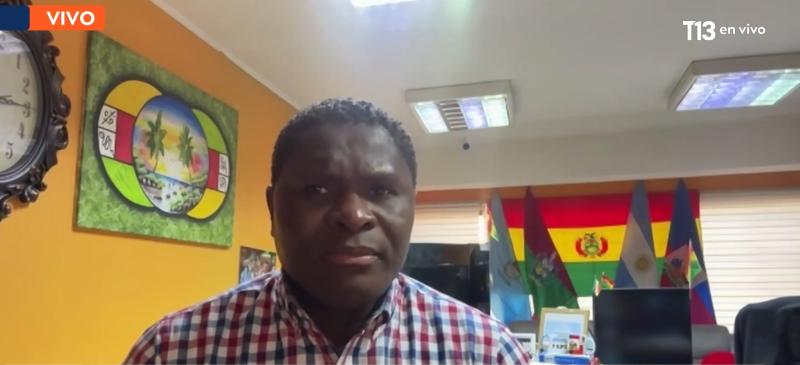 William Pierre, representante de la comunidad haitiana en Chile, se refiere a supuestos casos de niños "desaparecidos"