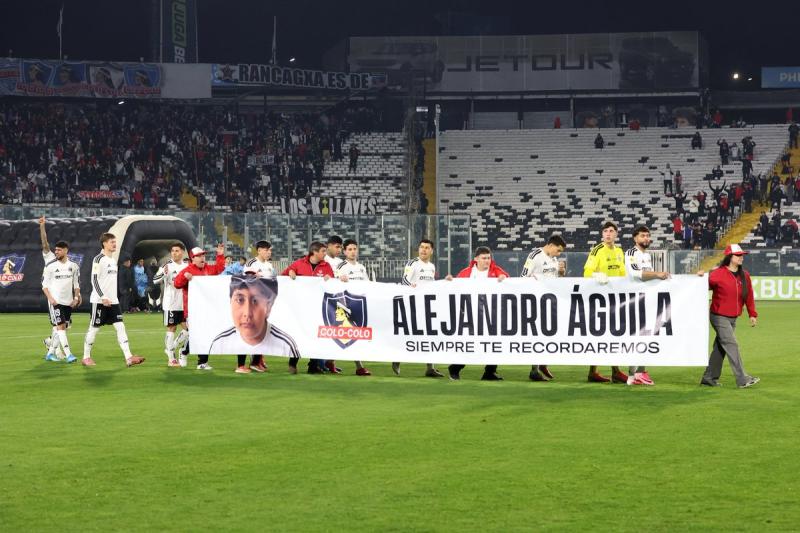 Colo-Colo - El emotivo homenaje a Alejandro Águila, a niño de 12 años fallecido en encerrona