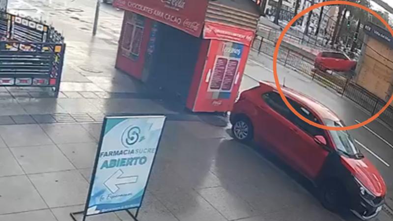 Así cayó vehículo por escaleras de estación EFE en Viña del Mar - Cedida a T13