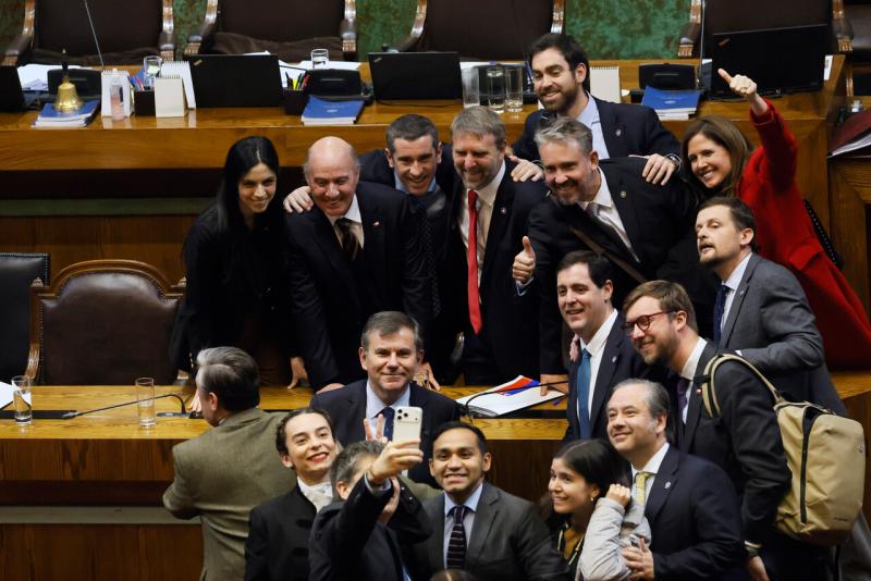Aton - Cámara aprueba y despacha megarreforma: solo una enmienda fue enviada a comisión mixta