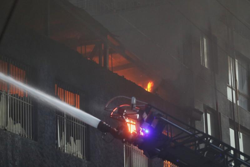 Agencia UNO - Incendio obligó a evacuar a más de 40 personas en Santiago
