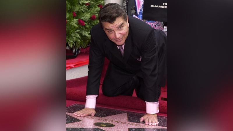 AFP (archivo) - Mario Kreutzberger (Don Francisco) y la estrella del Paseo de la Fama