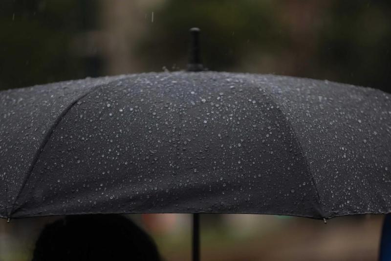A qué hora comienza a llover este sábado en Santiago - Agencia Uno
