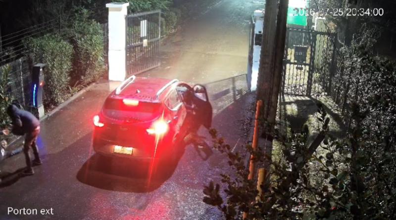 Violento portonazo en Colina: asaltantes usaron un rifle para intimidar al conductor
