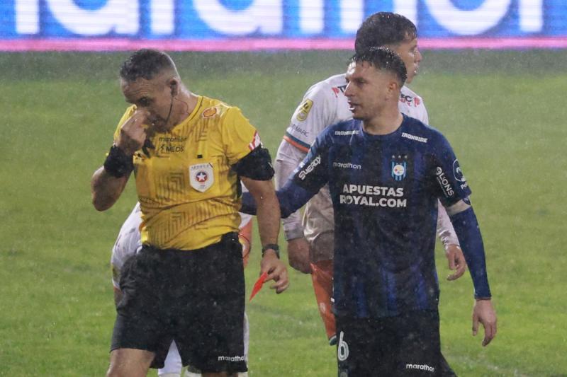 El el informe arbitral de Héctor Jona por expulsión a jugador de Huachipato - Photosport