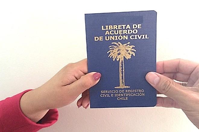 Aton - El Registro Civil mostró preocupación por lo revelado por Reportajes Teletrece y calificó como "mafias" a las agencias que operan con estas irregularidades.