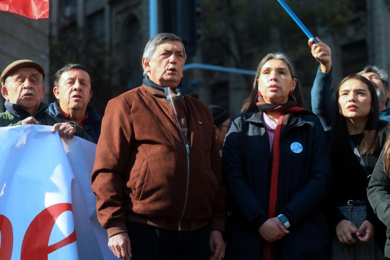Aton - Lautaro Carmona y Bárbara Figueroa