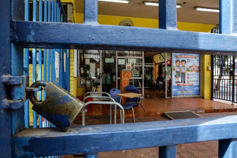 Agencia Uno - Mineduc informa suspensión de clases en cuatro comunas de Los Lagos por sistema frontal: revisa cuáles son