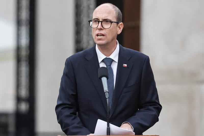 Ministro Arrau defiende Reglas de Uso de la Fuerza - Aton