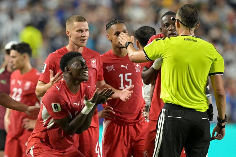 Reconocen error arbitral que favoreció a Argentina en el Mundial - AFP
