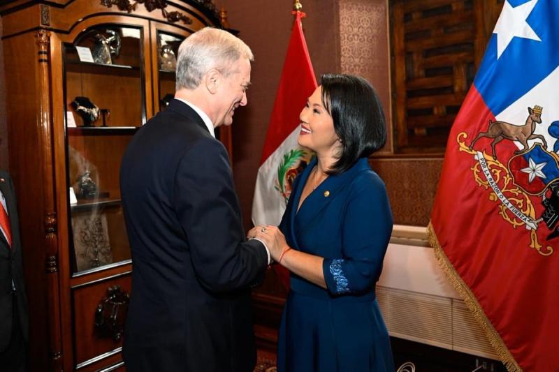 Kast y Fujimori se reunieron previo al cambio de mando en Perú