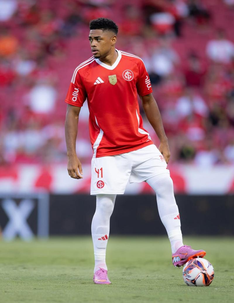 IG - Suspenden a futbolista en Brasil hasta que se recupere rival que lesionó: Le fracturó la tibia