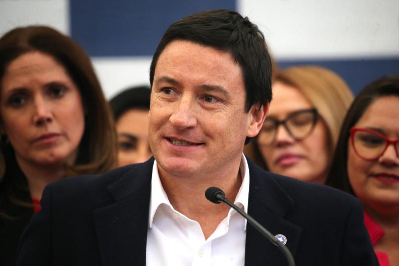 Aton- Squella argumentó que las empresas públicas "no están funcionando bien"