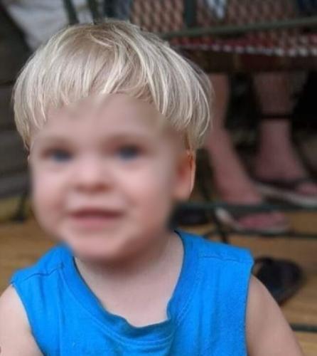 Padres inmovilizaron a su hijo de 4 años hasta causarle la muerte: investigación destapó presuntos exorcismos - X North Carolina State Bureau of Investigation