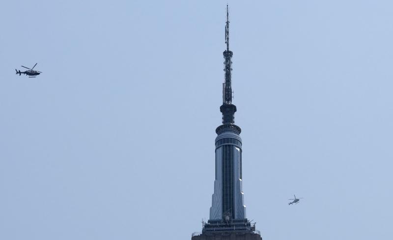 AFP - Protagonistas de documental de Netflix fueron detenidos tras escalar la cima del Empire State y pedir matrimonio