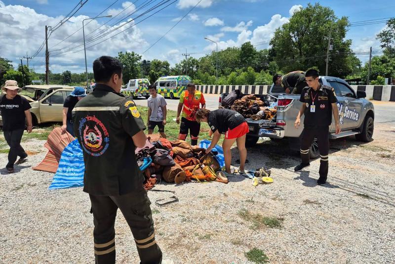 AFP - Mueren ocho monjes embestidos por camioneta conducida por un niño en Tailandia | T13