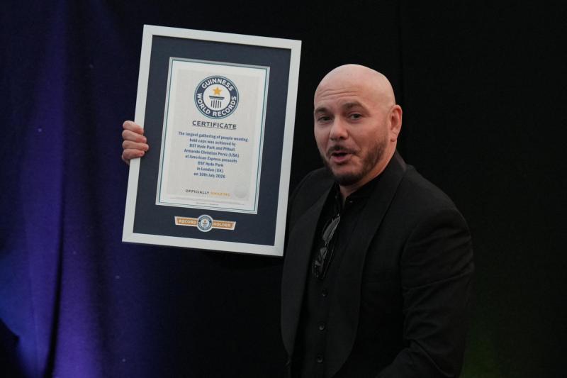 Pitbull con su Récord Guinness - AFP