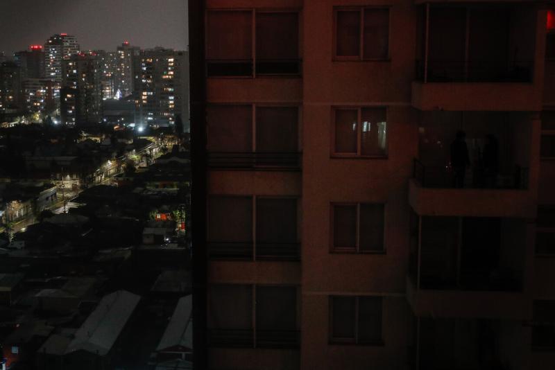 Agencia UNO - Así puedes informar corte de luz en tu comuna: Hay varias alternativas
