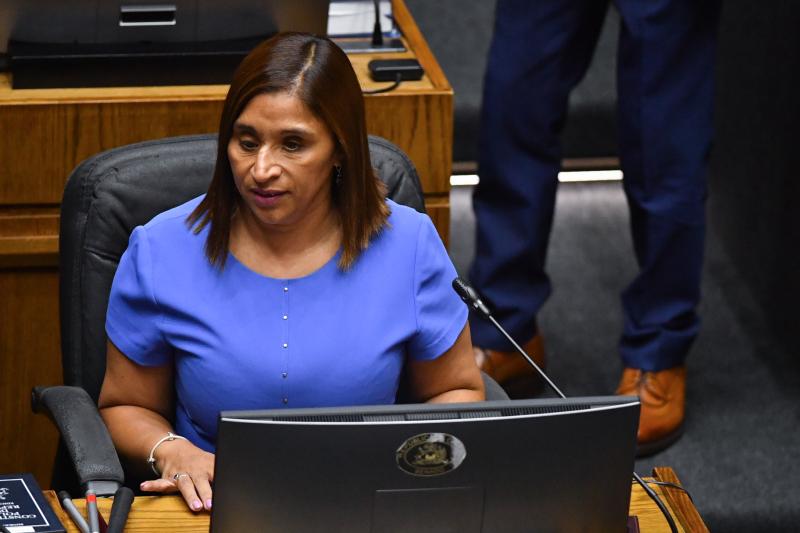 Agencia Uno - La versión de la senadora Campillai tras revelarse los antecedentes de su yerno, a quien contrató como chofer