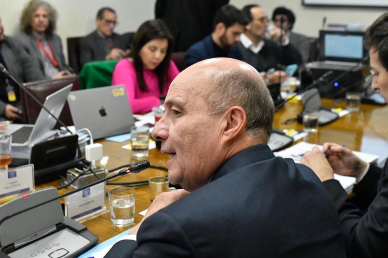 Ministro Quiroz en comisión de Senado: Agencia Uno - Imagen referencial