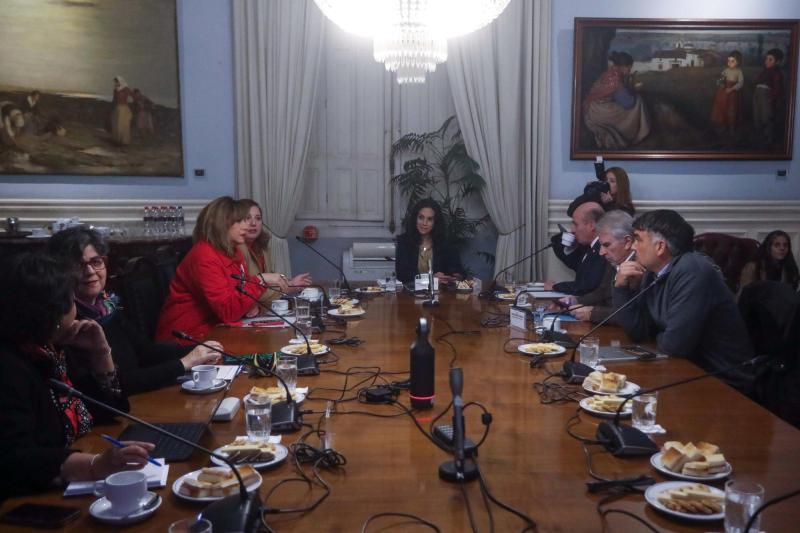 Agencia Uno - Reunión de Quiroz con senadores