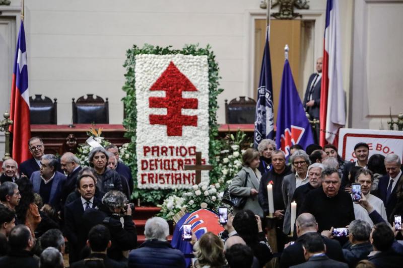 Velorio de Enrique Krauss reúne a autoridades en el Congreso - Agencia Uno