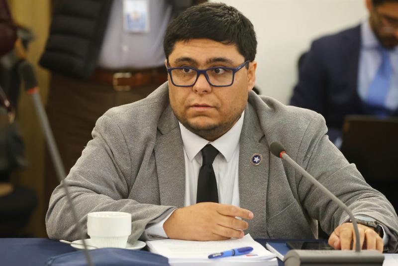 Aton - Diputado José Carlos Meza desarchivó 'Ley Antipitutos'