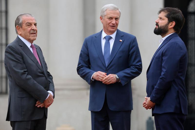 Aton- Expresidentes Eduardo Frei y Gabriel Boric acudieron a la conmemoración del bicentenario de la Presidencia