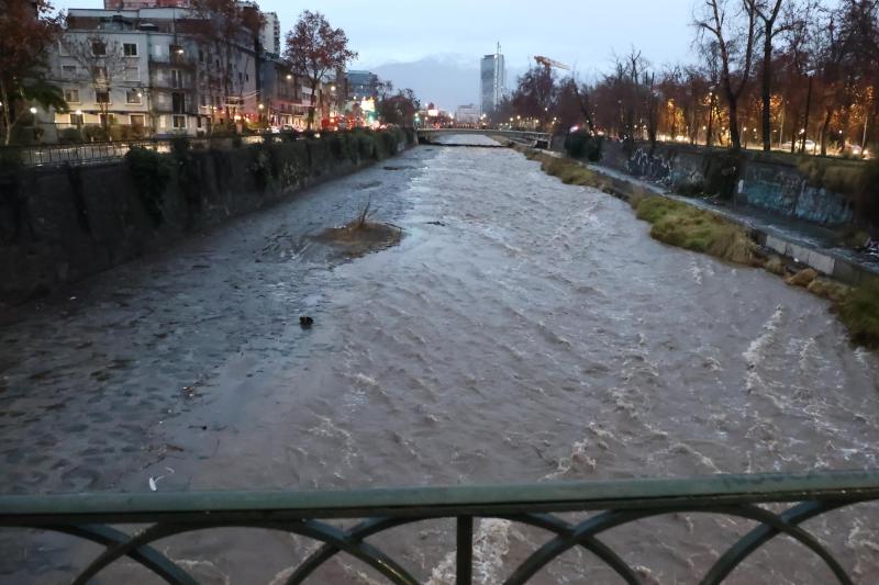 Aton - Lluvia en Santiago