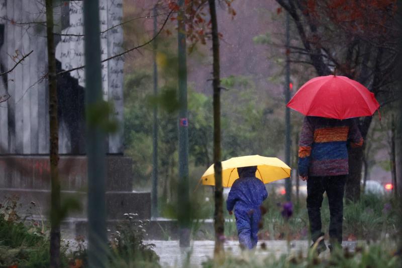 Pronostican seguidilla de frentes con lluvias, nieve y vientos de hasta 80 km/h