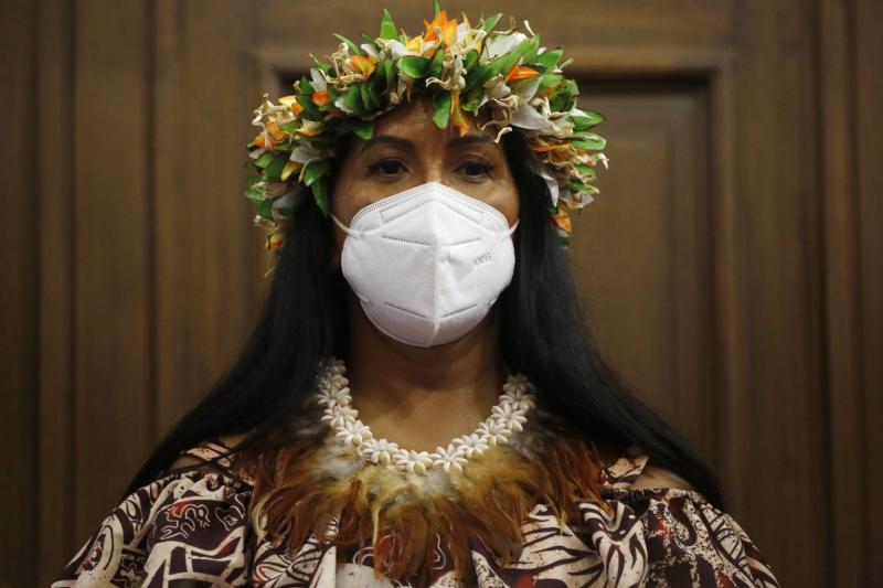 Rapa Nui lleva su reclamo a La Moneda: exigen explicaciones por salida de exembajadora Manahi Pakarati - Aton