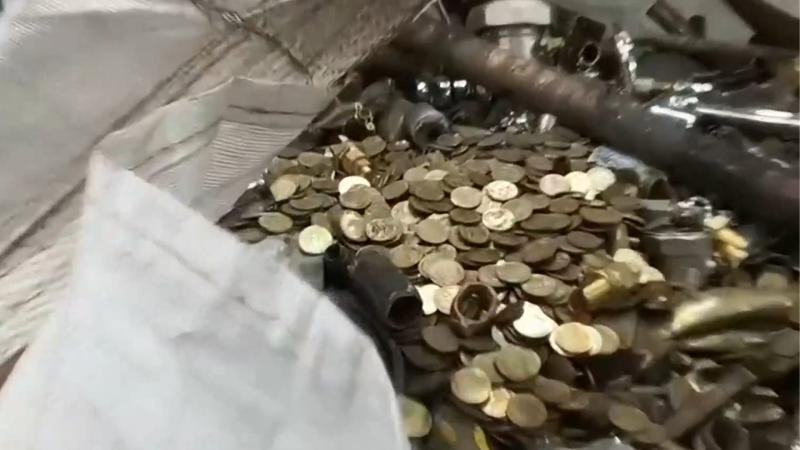 T13 - Más de un millón de monedas de $10 iban ocultas rumbo a China: Fiscalía investiga millonario intento de contrabando