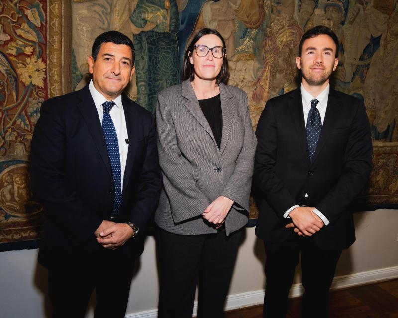 Daniel Daccaret, cofundador de EtM, Laura Oroz Ulibarri Embajadora de España en Chile y Nicolás Uranga Director Ejecutivo de EtM: Anuncio de España como país invitado del EtMday 2026