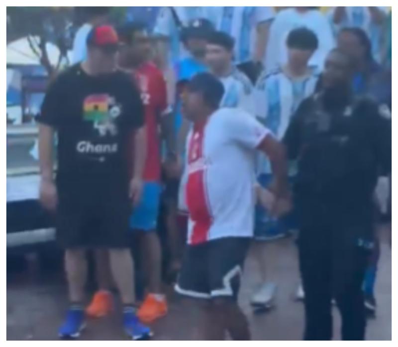 VIDEO | Hinchas de Argentina protagonizan batalla campal en Atlanta - X