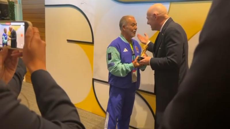 Cedida a T13.cl - El esperado encuentro de Hernán con presidente de la FIFA