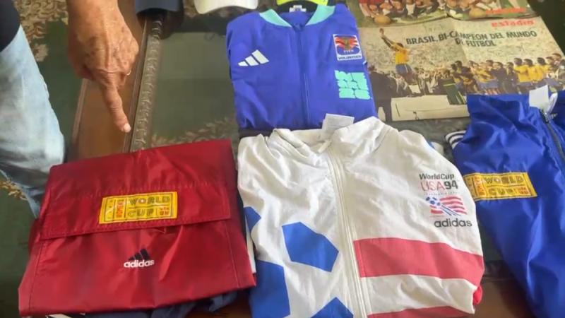 Cedida a T13.cl - Recuerdos de Hernán en su primer Mundial como voluntario FIFA