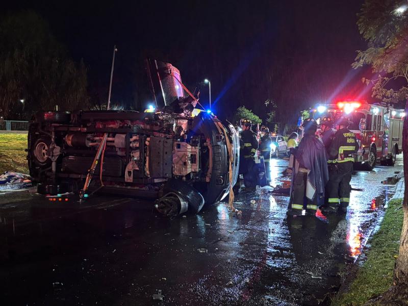 Mujer fue rescatada tras accidente vehicular en La Reina: Auto resultó volcado