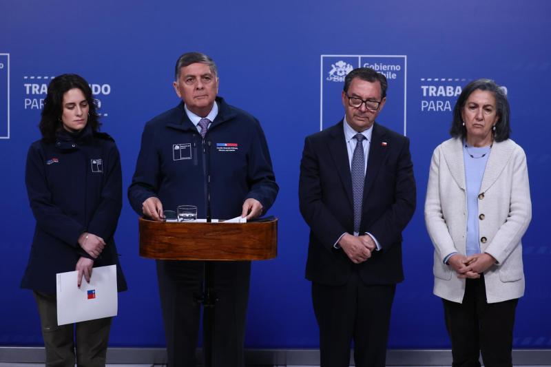 Aton - Biministro Alvarado respalda a ministro de Defensa por viaje durante emergencia